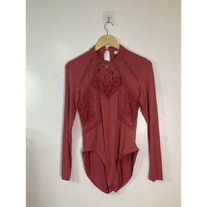 Taylor & Sage Size Medium Blush Red Bodysuit